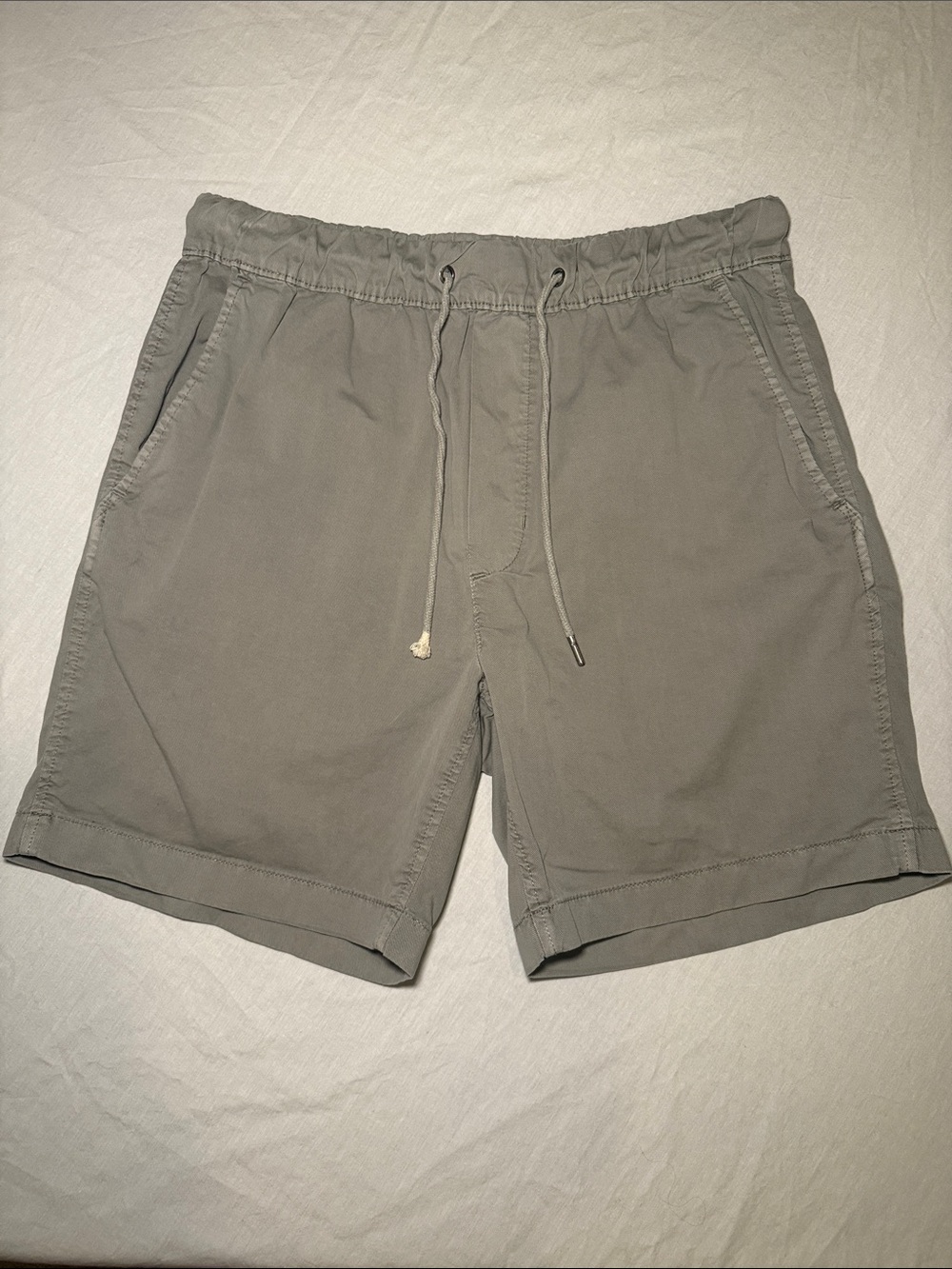 American Eagle Outfitters Men’s 7in Trekker Pull On Short Gray Size Small EUC